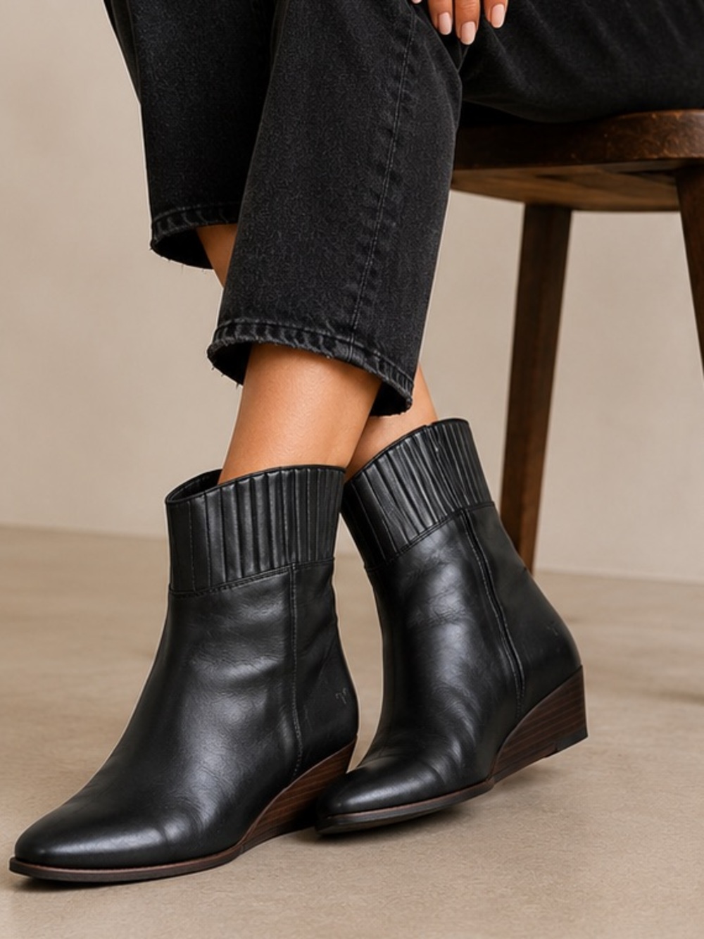 Frye Sam Boot Black Leather Ankle 6.5 M Pointed Toe Low Heel Brazil